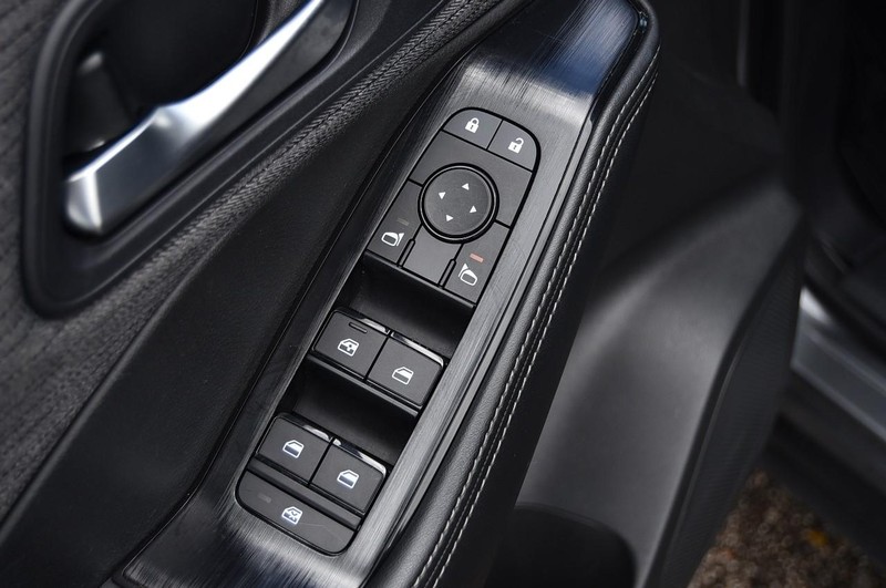 Nissan Rogue Vehicle Image 09