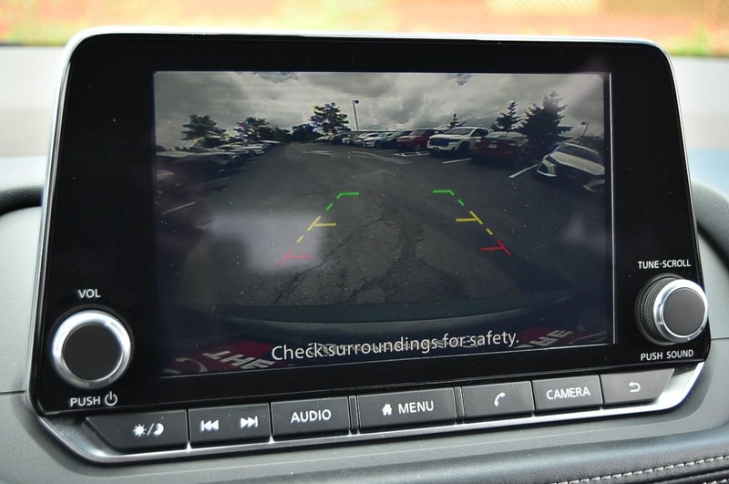 Nissan Rogue Vehicle Image 13