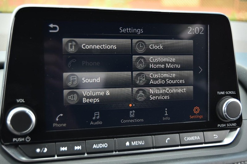 Nissan Rogue Vehicle Image 14
