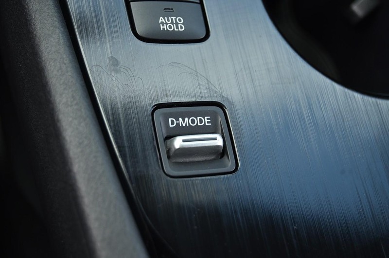 Nissan Rogue Vehicle Image 17