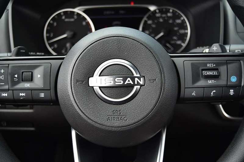 Nissan Rogue Vehicle Image 18