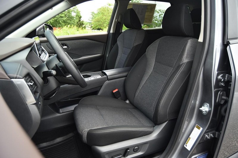 Nissan Rogue Vehicle Image 19