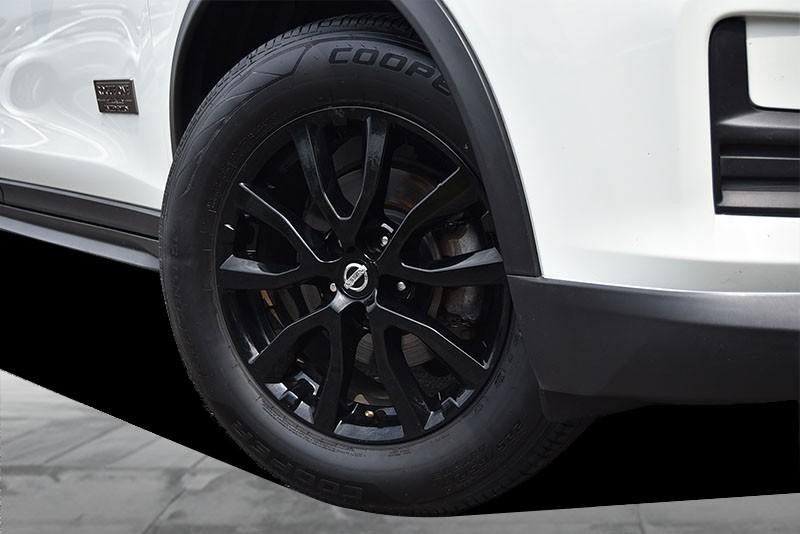 Nissan Rogue Vehicle Image 03