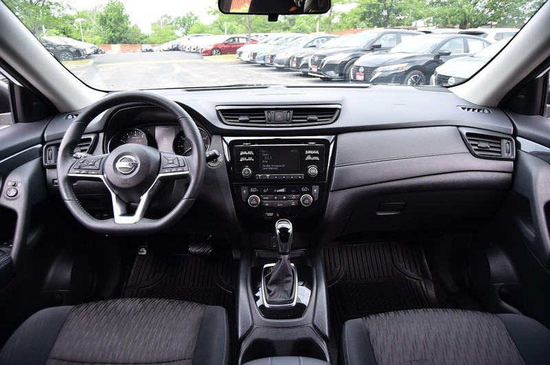 Nissan Rogue Vehicle Image 08