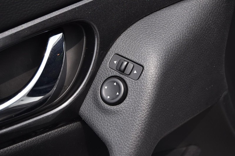 Nissan Rogue Vehicle Image 10