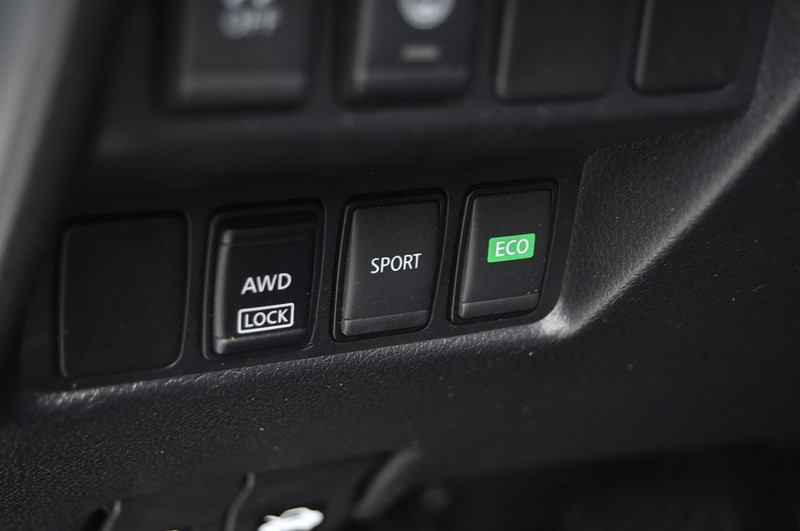 Nissan Rogue Vehicle Image 14