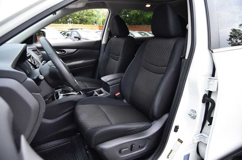 Nissan Rogue Vehicle Image 23