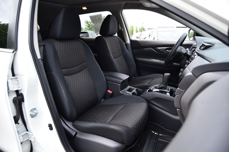 Nissan Rogue Vehicle Image 24