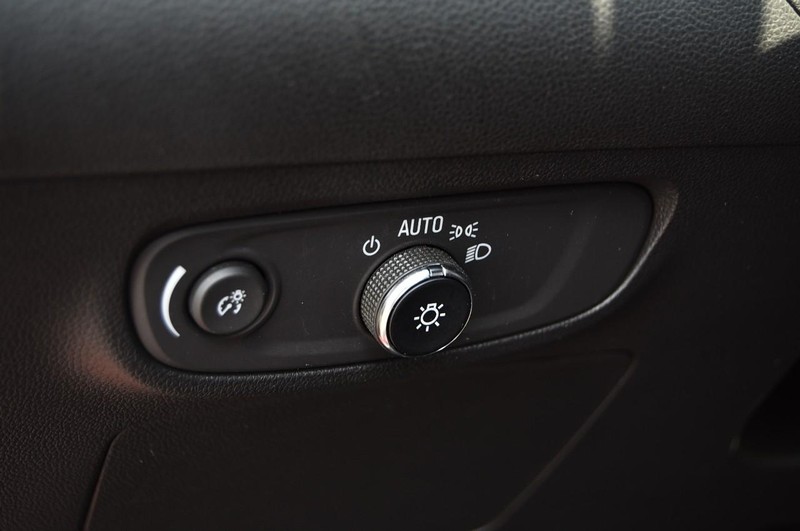 Buick Encore GX Vehicle Image 11