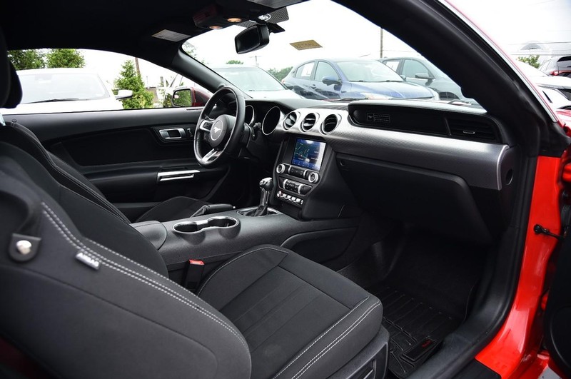 Ford Mustang Vehicle Image 09