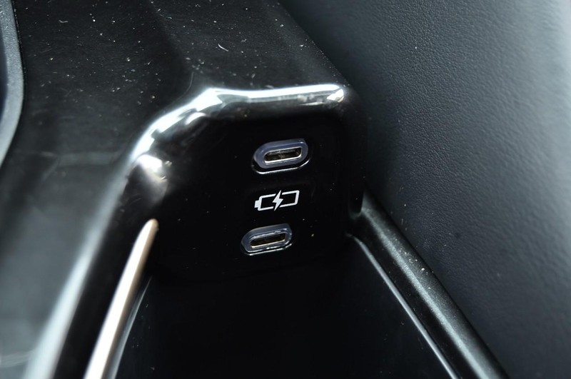 Toyota Crown Vehicle Image 18