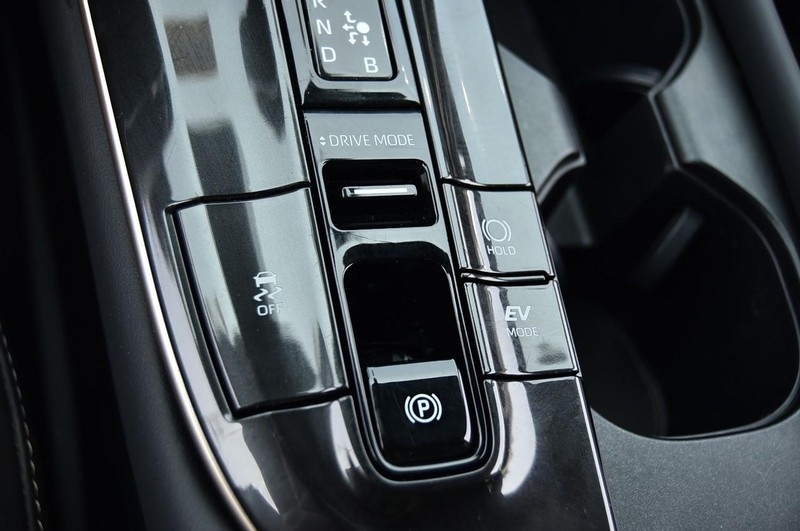 Toyota Crown Vehicle Image 19
