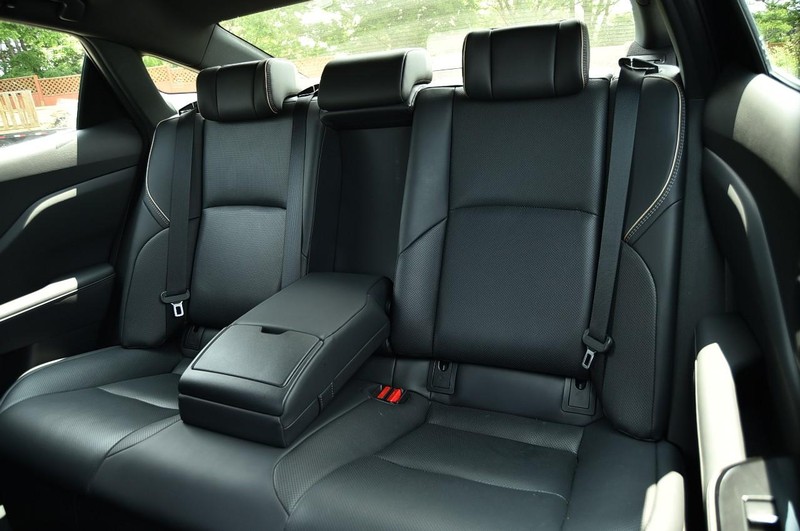 Toyota Crown Vehicle Image 25