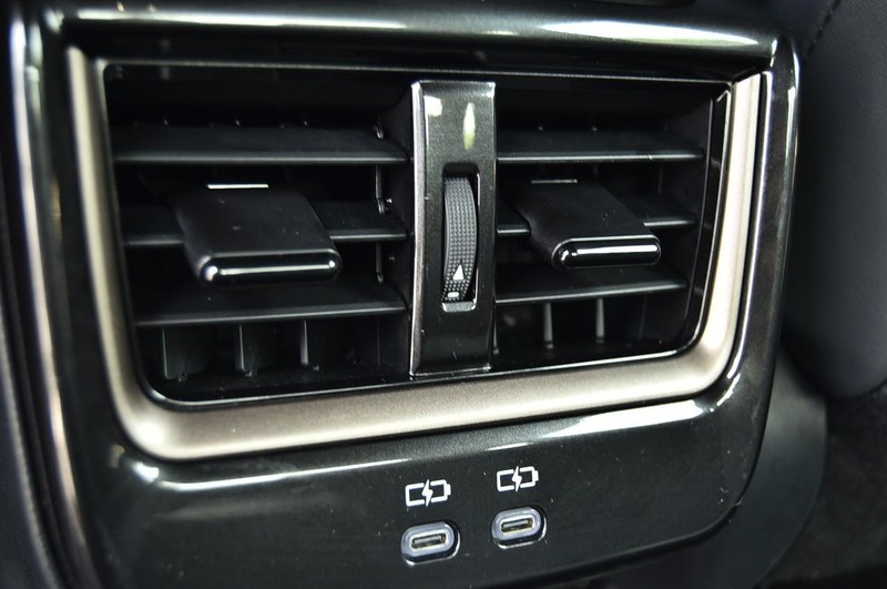Toyota Crown Vehicle Image 26