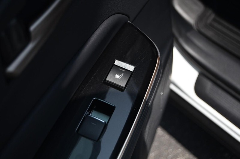 Toyota Crown Vehicle Image 27