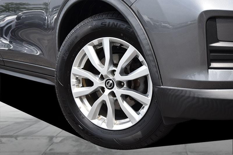 Nissan Rogue Vehicle Image 03