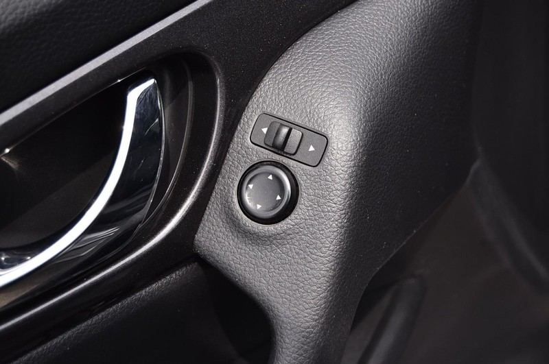 Nissan Rogue Vehicle Image 10
