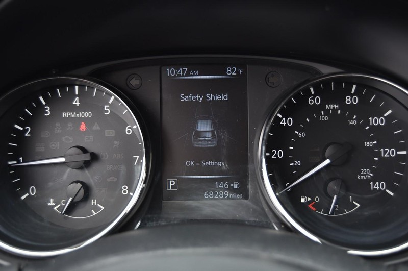 Nissan Rogue Vehicle Image 15