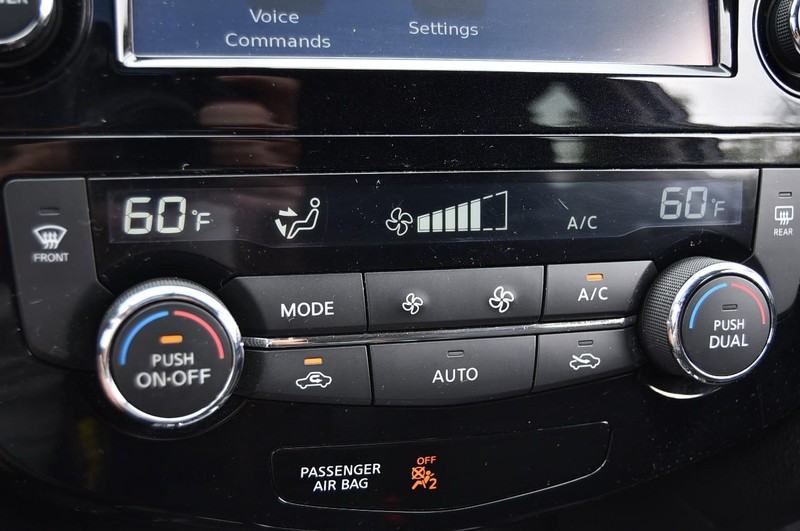 Nissan Rogue Vehicle Image 18