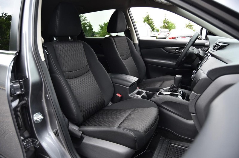 Nissan Rogue Vehicle Image 24