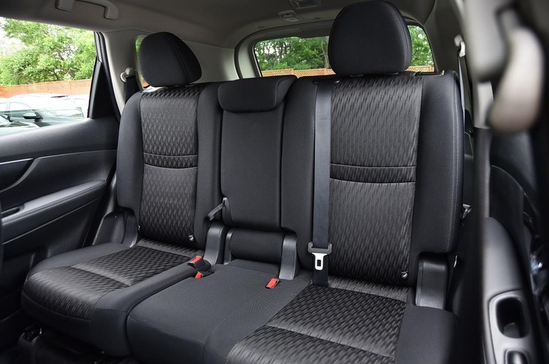 Nissan Rogue Vehicle Image 25