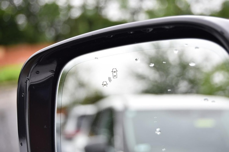 Nissan Armada Vehicle Image 11