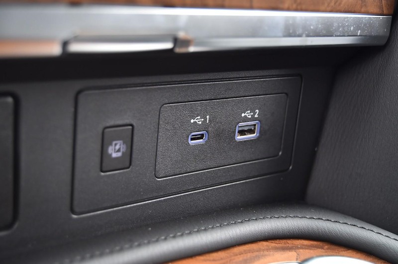 Nissan Armada Vehicle Image 18