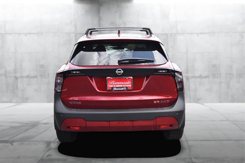Nissan Kicks Vehicle Image 06