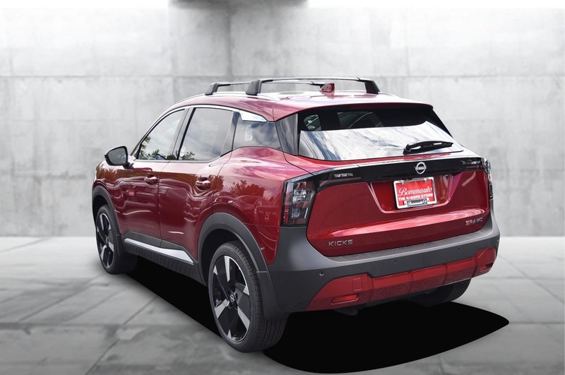 Nissan Kicks Vehicle Image 07