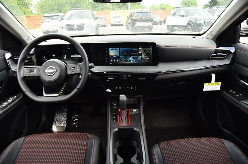 Nissan Kicks Vehicle Image 08