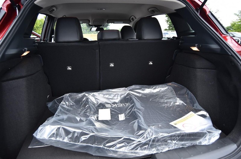Nissan Kicks Vehicle Image 28