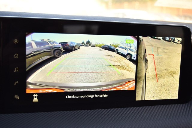 Nissan Kicks Vehicle Full-screen Gallery Image 14