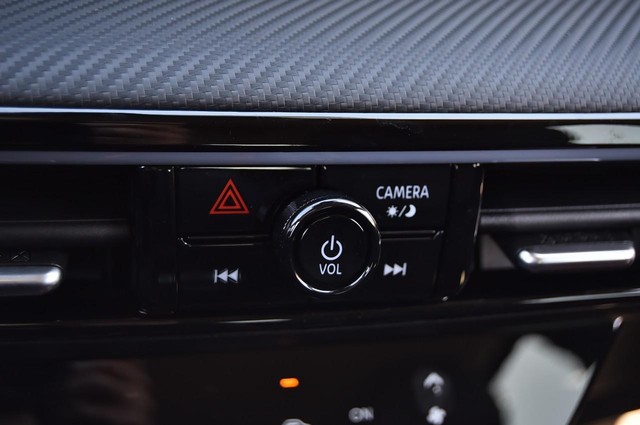 Nissan Kicks Vehicle Full-screen Gallery Image 17