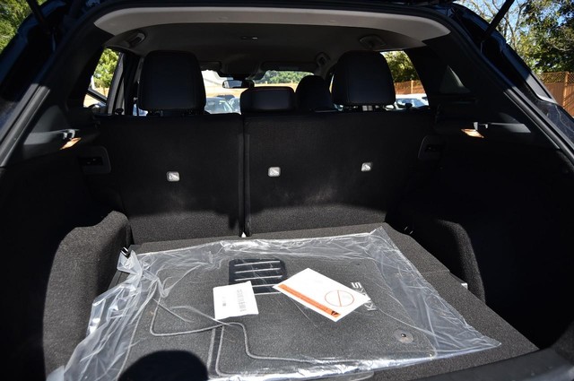 Nissan Kicks Vehicle Full-screen Gallery Image 27