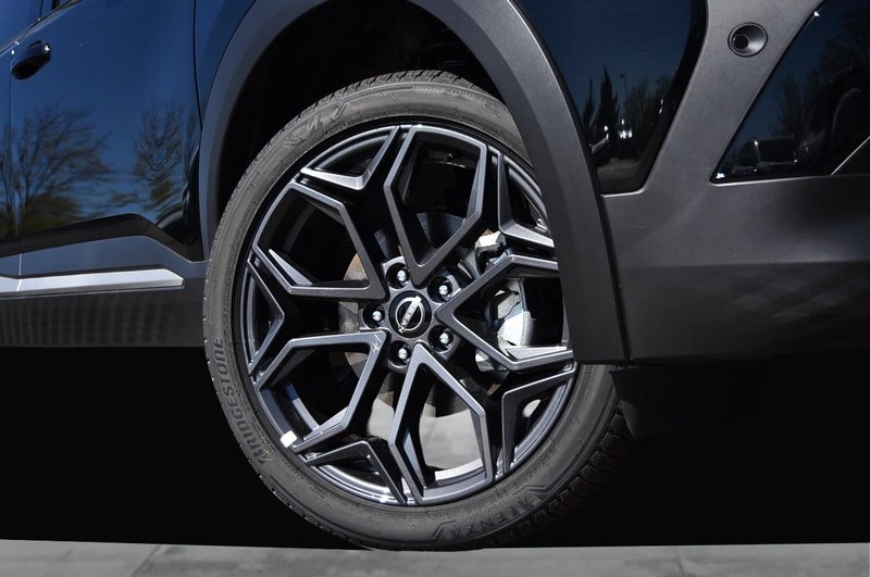 Nissan Kicks Vehicle Image 03