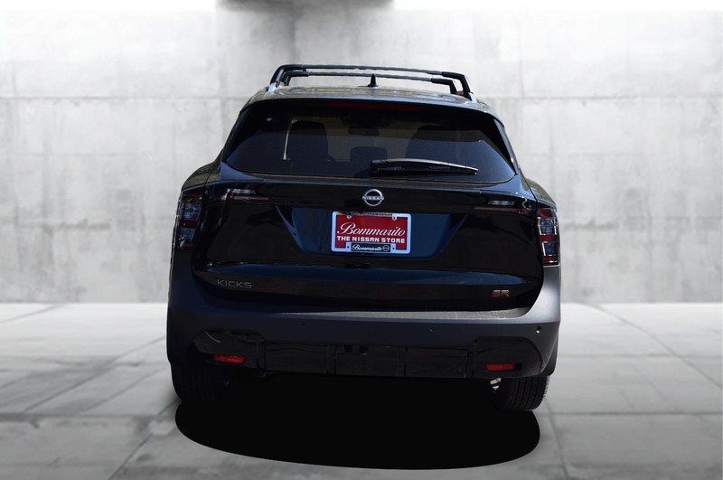 Nissan Kicks Vehicle Image 06