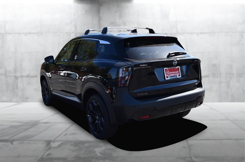 Nissan Kicks Vehicle Image 07