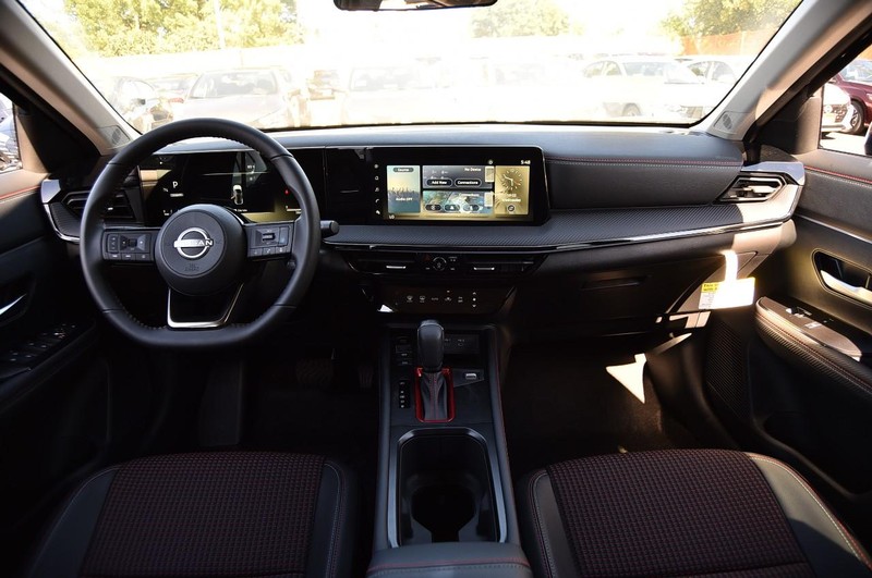 Nissan Kicks Vehicle Image 08