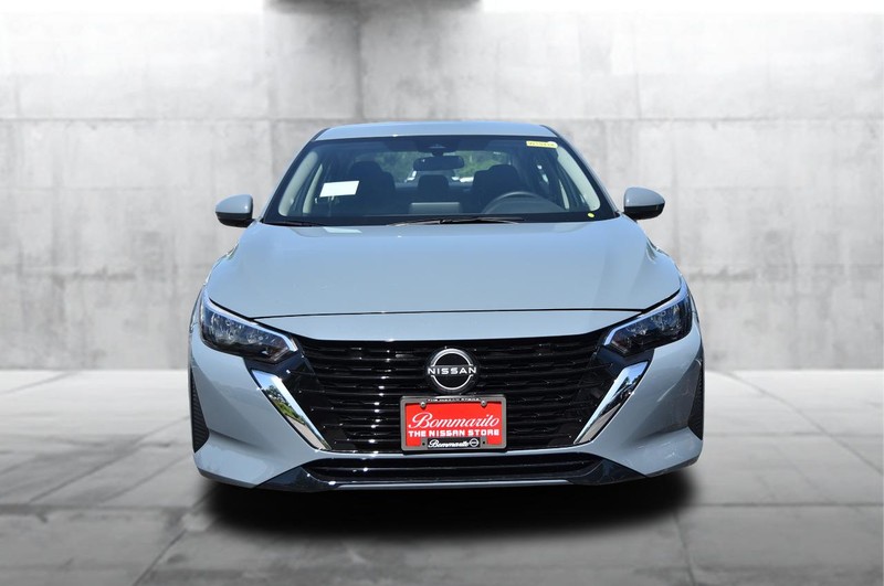 Nissan Sentra Vehicle Image 04