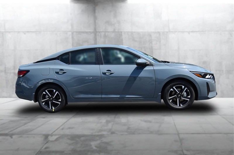 Nissan Sentra Vehicle Image 05