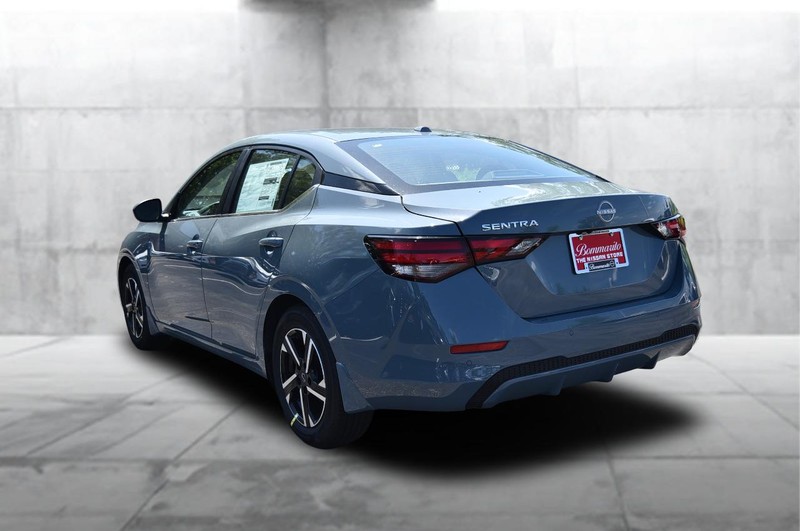 Nissan Sentra Vehicle Image 07