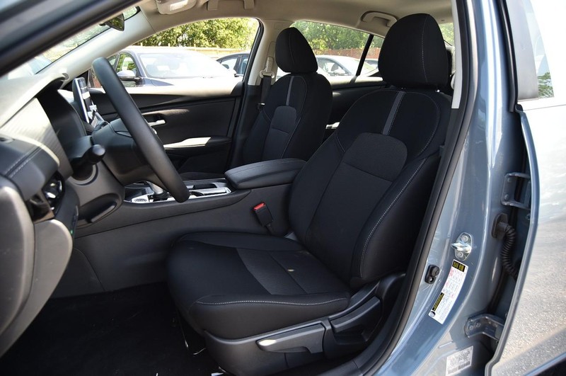 Nissan Sentra Vehicle Image 19