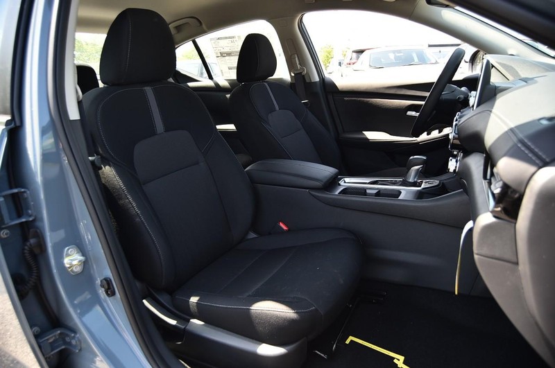 Nissan Sentra Vehicle Image 20