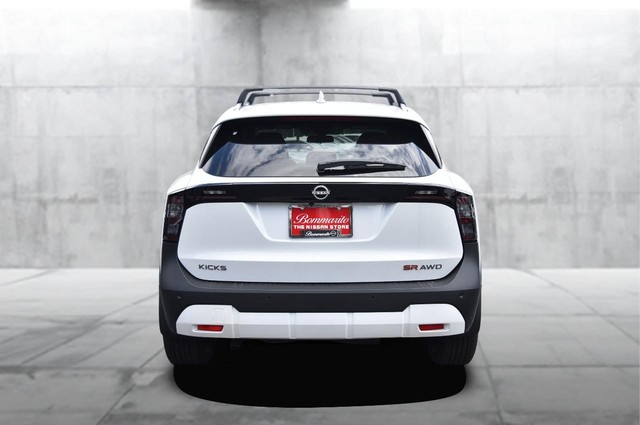 Nissan Kicks Vehicle Image 06