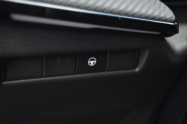 Nissan Kicks Vehicle Image 11