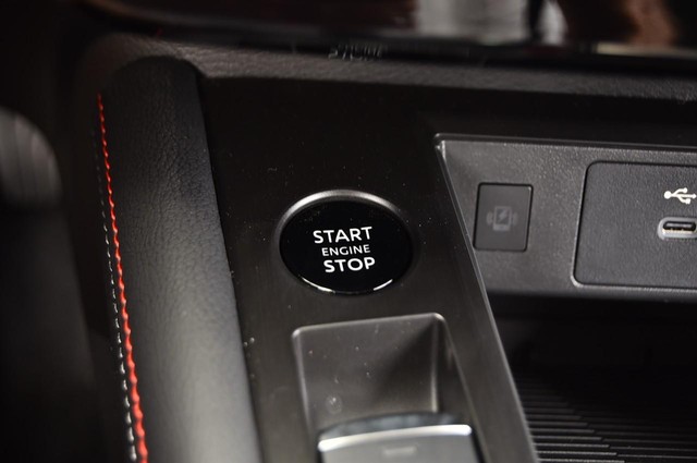 Nissan Kicks Vehicle Image 21