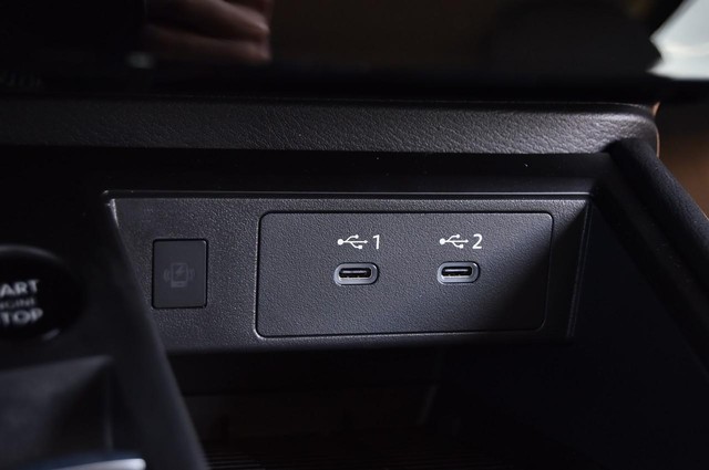 Nissan Kicks Vehicle Full-screen Gallery Image 19