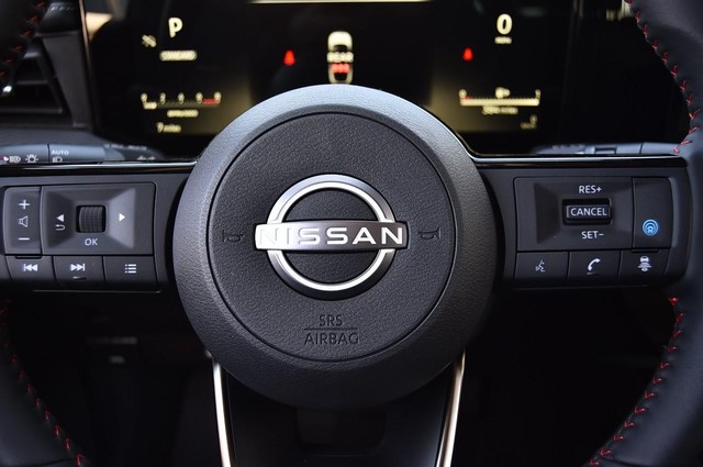 Nissan Kicks Vehicle Full-screen Gallery Image 22