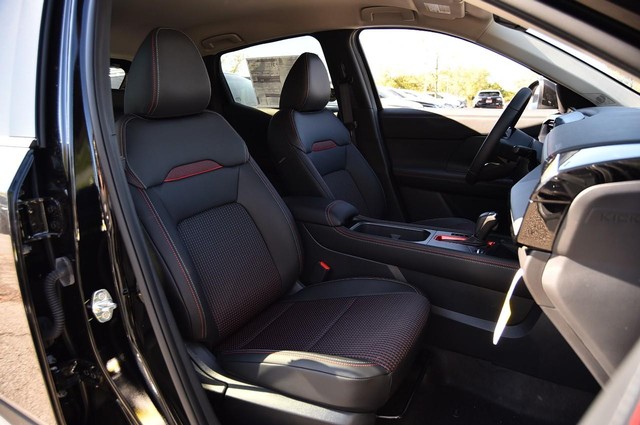 Nissan Kicks Vehicle Full-screen Gallery Image 24