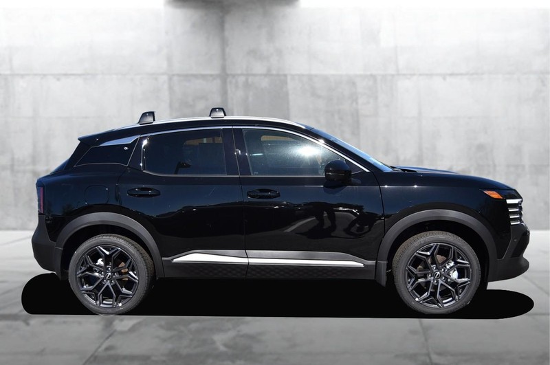 Nissan Kicks Vehicle Full-screen Gallery Image 5